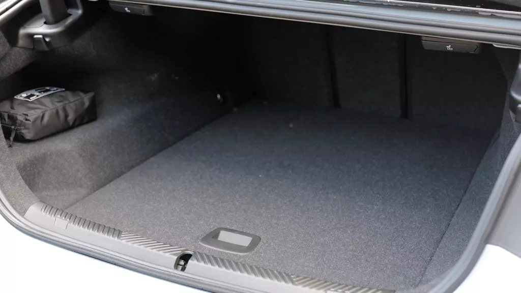 BMW i5 250kW eDr40 M Sport 84kWh 4dr Auto Comfort+/22kW