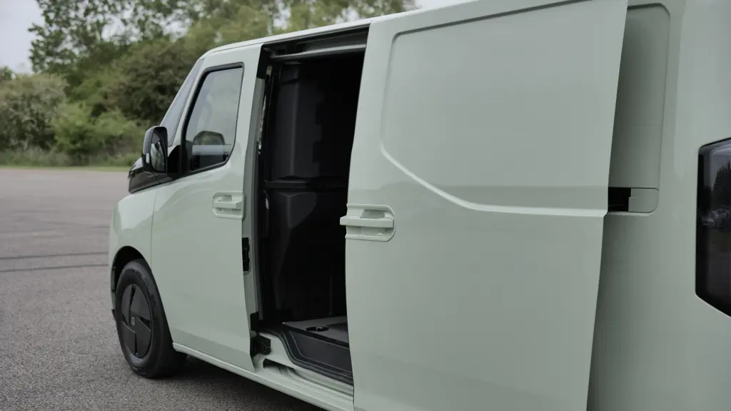 Farizon Sv L1 Electric 170KW 83KWH H1 Van Auto