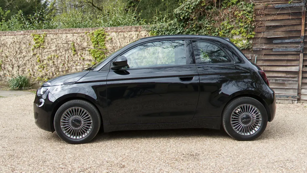 Fiat 500 87kW Red 42kWh 2dr Auto