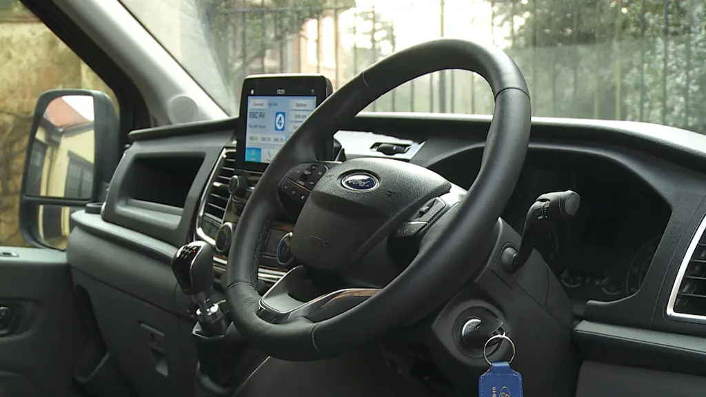 Ford Transit 460 L4 Minibus Diesel RWD 2.0 Ecoblue 165PS H3 18 Seater Limited Auto NAV