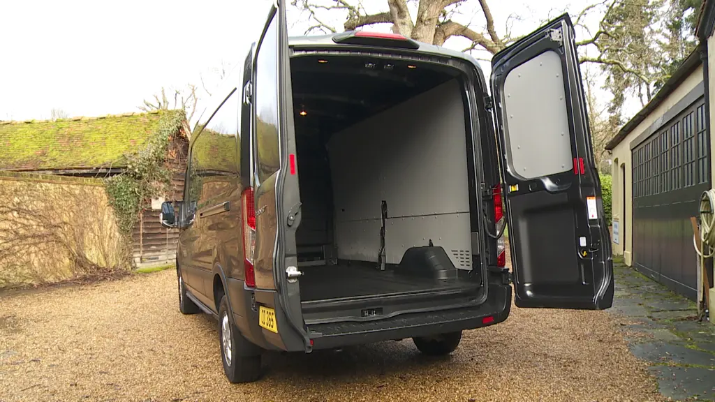 Ford Transit 460 L4 Minibus Diesel RWD 2.0 Ecoblue 165PS H3 18 Seater Limited Auto NAV