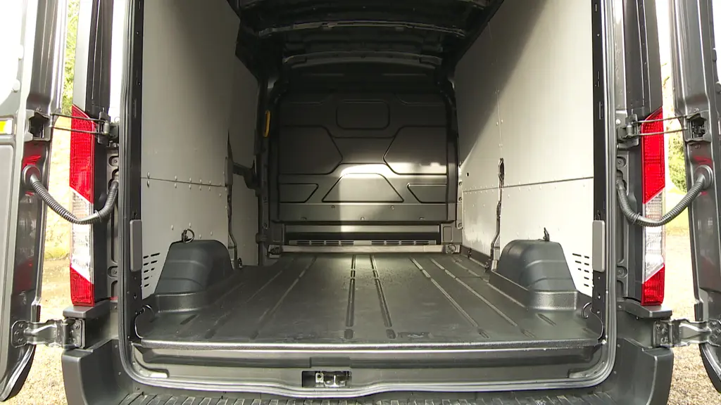 Ford Transit 460 L4 Minibus Diesel RWD 2.0 Ecoblue 165PS H3 18 Seater Limited Auto NAV