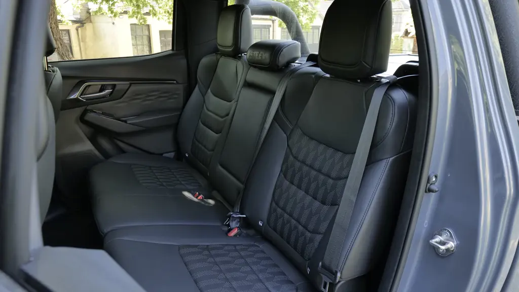 Isuzu D-MAX Special Edition 1.9 V-Cross Steel Edition Double CAB 4X4 Auto