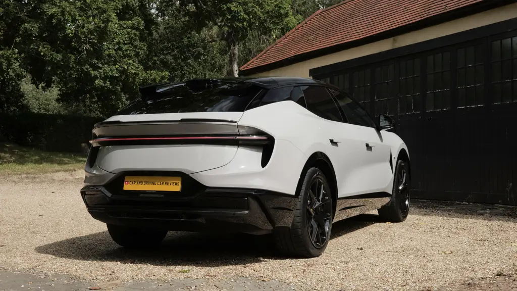 Lotus Eletre 675kW 900 Sport Carbon 112kWh 5dr Auto