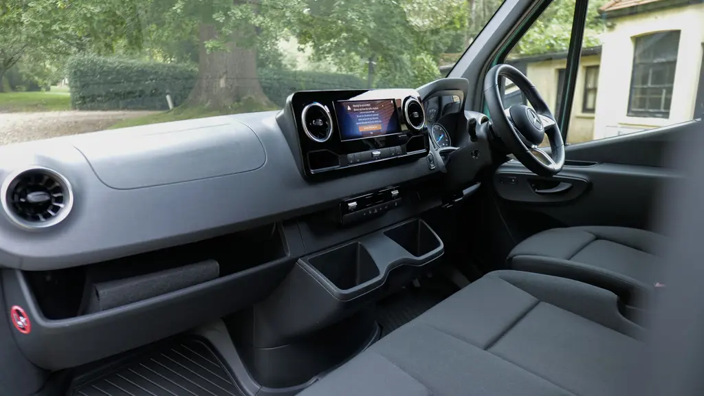 Mercedes-Benz Sprinter E 314 L2 Electric RWD 100KW 81KWH PRO Chassis CAB Auto