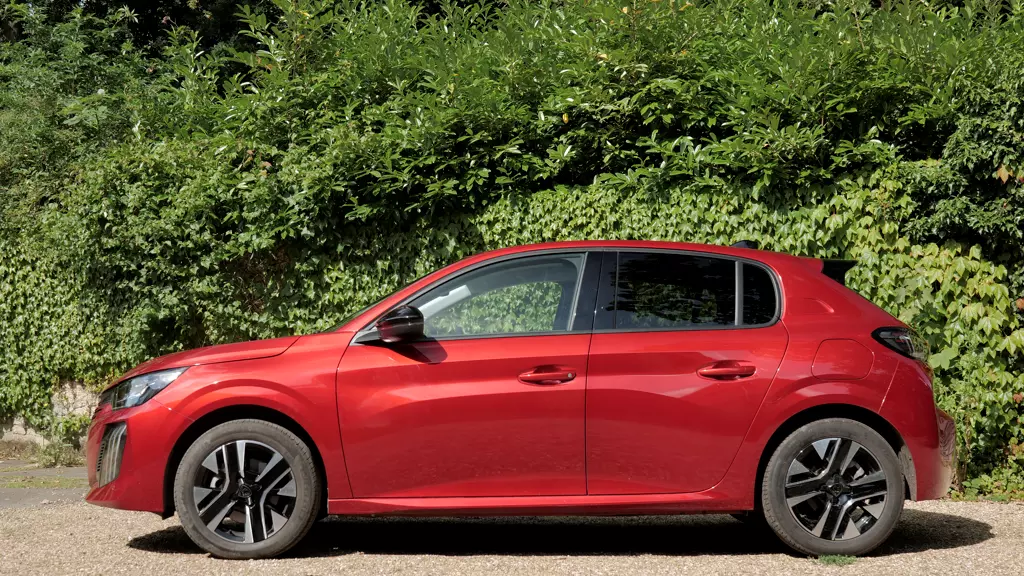 Peugeot 208 1.2 Hybrid 145 GT Premium 5dr e-DSC6