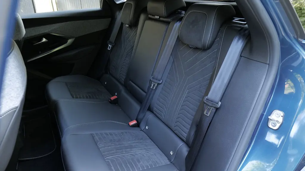 Peugeot 3008 1.2 Hybrid 145 Allure 5dr e-DSC6