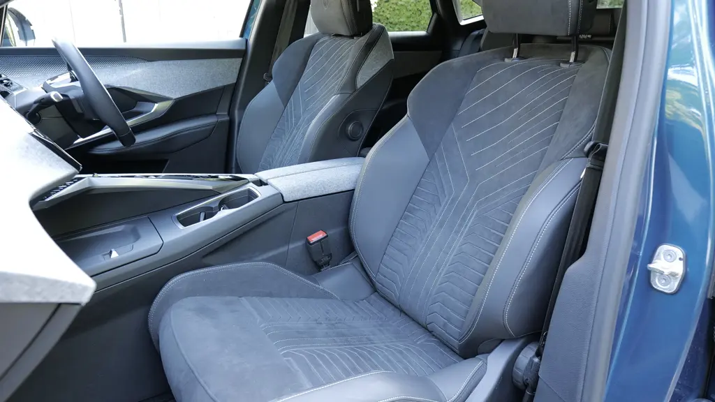 Peugeot 3008 1.2 Hybrid 145 Allure 5dr e-DSC6