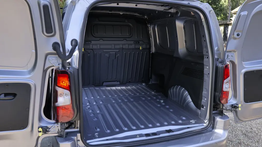 Peugeot Partner Standard Diesel 1.5 Bluehdi 130 Professional Plus Van EAT8