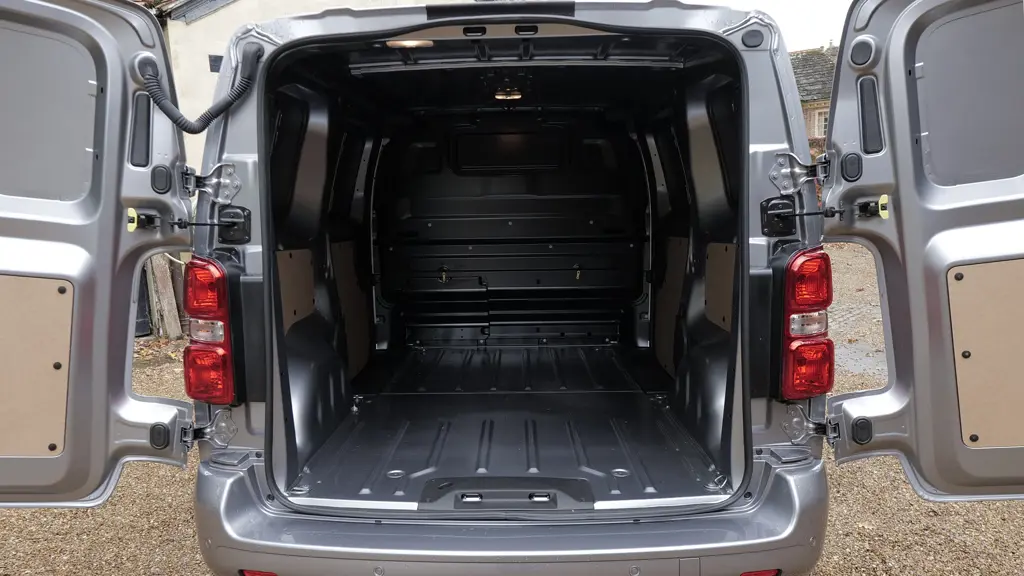 Peugeot Expert L1 Diesel 2.2 Bluehdi 150 Professional Crew Van