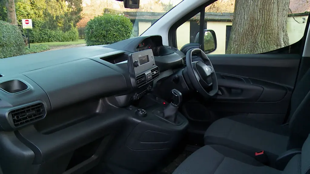 Peugeot Partner E- Long 100KW 52KWH Professional Crew Van Auto