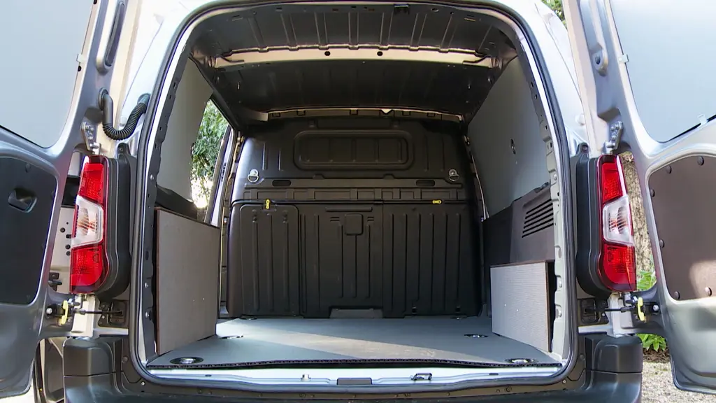 Peugeot Partner E- Long 100KW 52KWH Professional Crew Van Auto