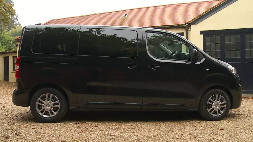 Peugeot Traveller 100kW Business VIP Long 6St 50kWh 5dr At 11kWCh