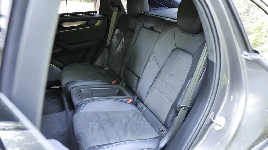 Porsche Cayenne E-Hybrid 5dr Tiptronic S