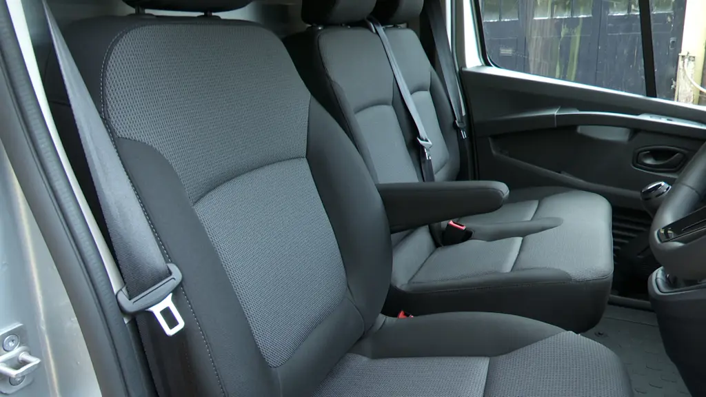 Renault Trafic LWB Minibus Diesel LL30 Blue DCI 170 Extra Safety 9 Seater EAG9