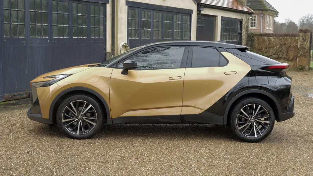 Toyota C-HR 1.8 Hybrid Design 5dr CVT Bi-tone