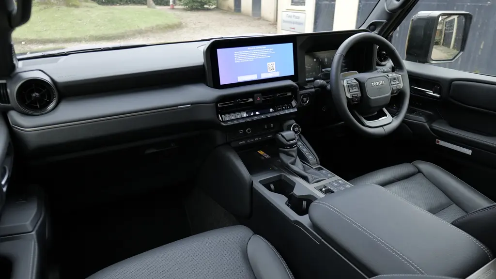 Toyota Land Cruiser 2.8 D-4D 204 Invincible 5dr Auto 7 Seat