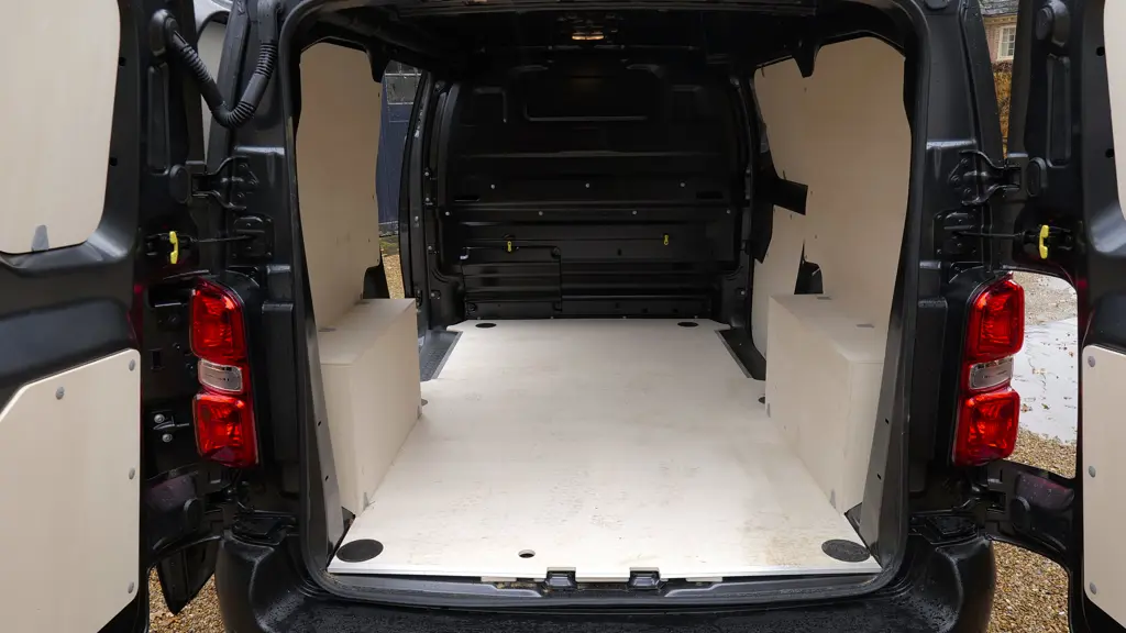 Toyota Proace L1 Electric 100KW Active 75KWH Platform CAB Auto