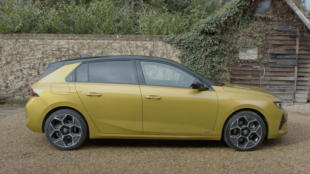 Vauxhall Astra 1.6 Plug-in Hybrid Ultimate 5dr Auto