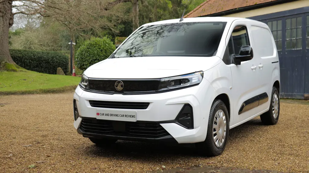 Vauxhall Combo Cargo XL Electric 100KW Prime 52KWH H1 Crew Van Auto