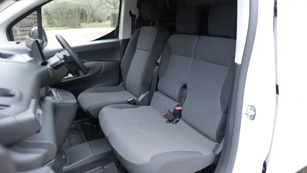 Vauxhall Combo Cargo XL Electric 100KW Prime 52KWH H1 Crew Van Auto