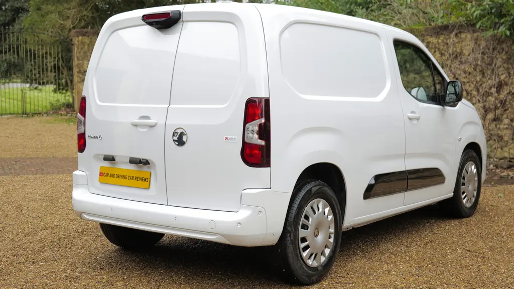 Vauxhall Combo Cargo XL Electric 100KW Prime 52KWH H1 Crew Van Auto