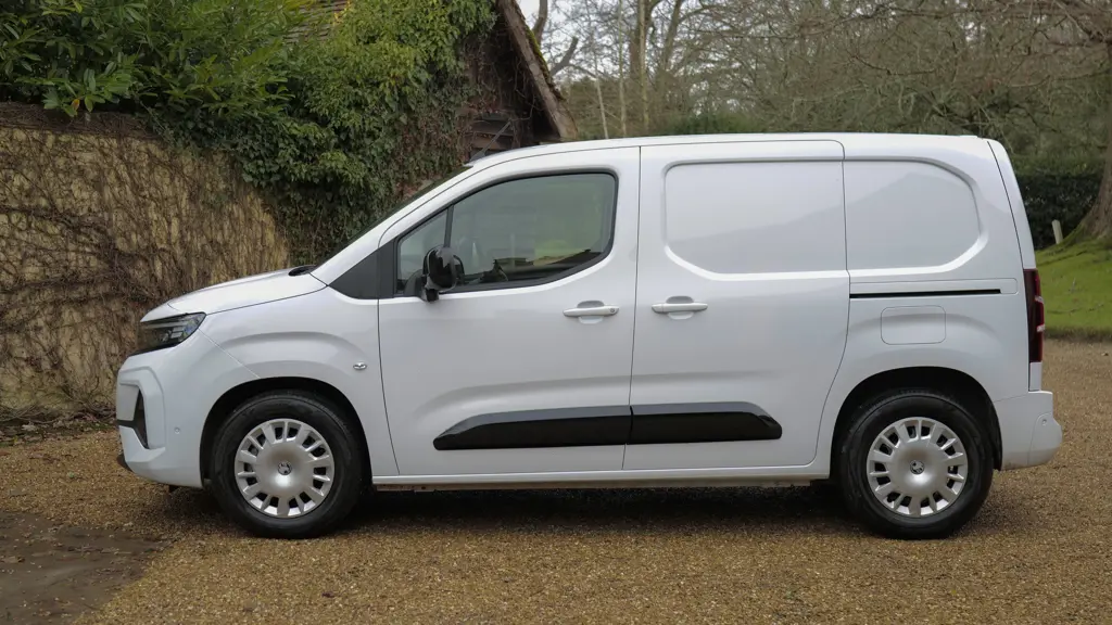 Vauxhall Combo Cargo XL Electric 100KW Prime 52KWH H1 Crew Van Auto