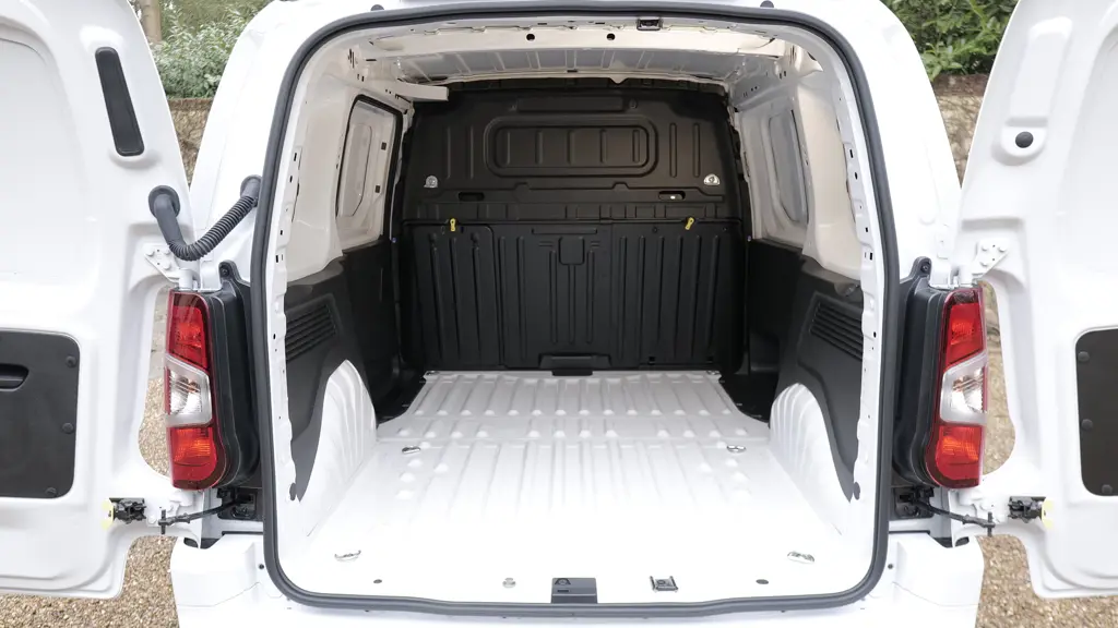 Vauxhall Combo Cargo XL Electric 100KW Prime 52KWH H1 Crew Van Auto