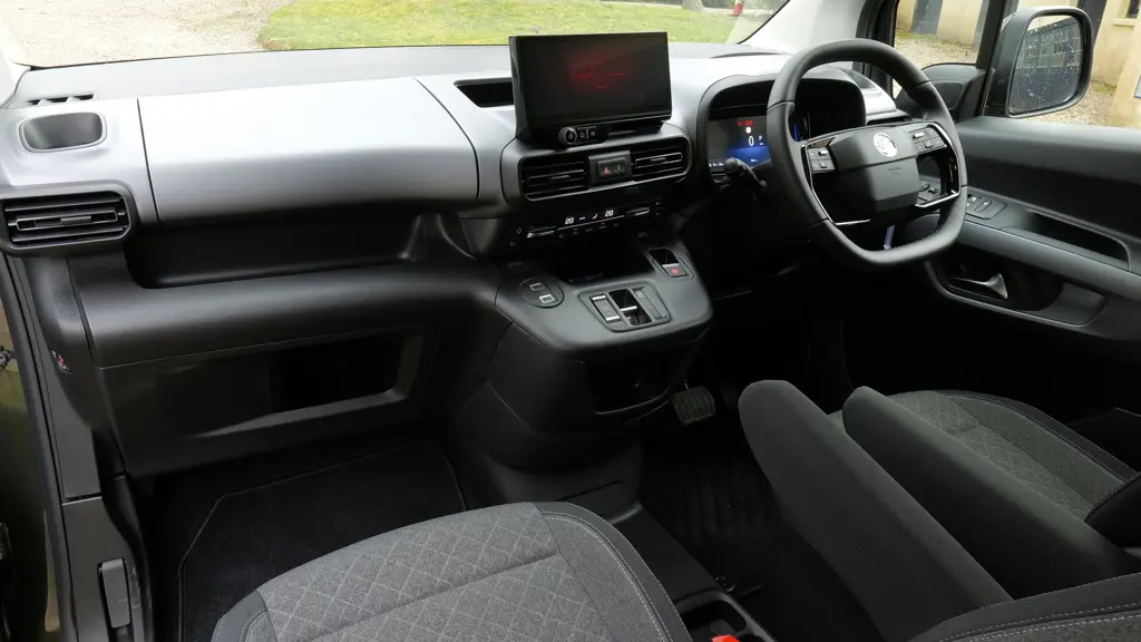 Vauxhall Combo Life 100kW Design 52kWh 5dr Auto