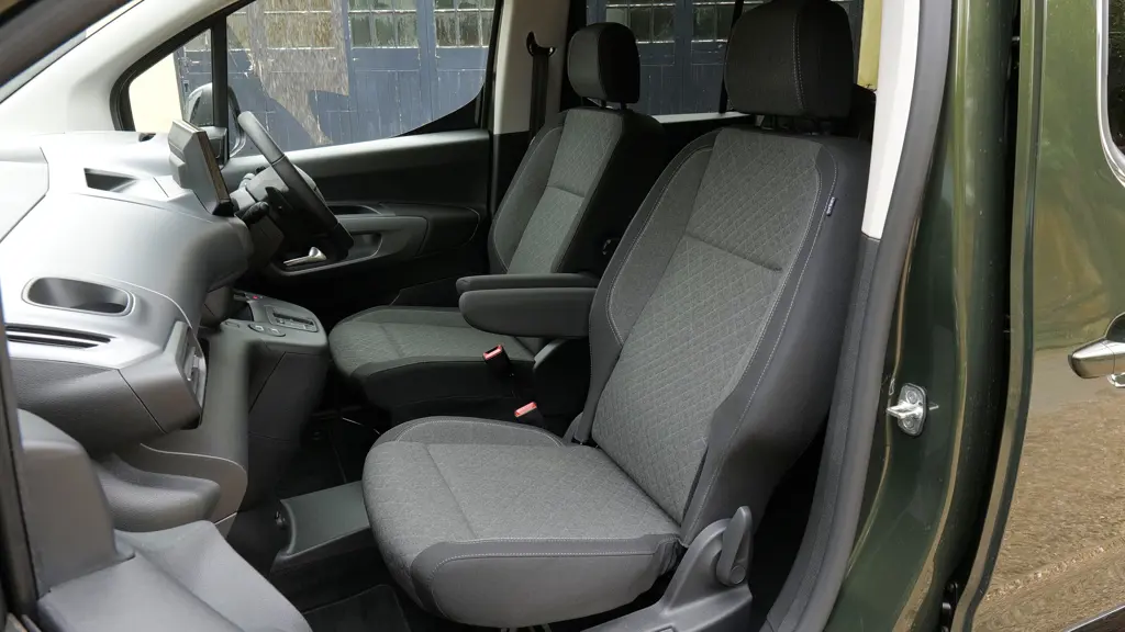 Vauxhall Combo Life 100kW Design 52kWh 5dr Auto
