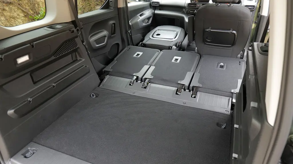 Vauxhall Combo Life 100kW Design 52kWh 5dr Auto