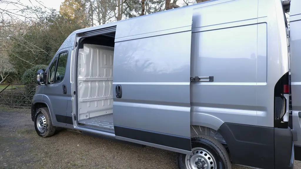 Vauxhall Movano 3500 L3 Diesel FWD 2.2 Turbo D 140 H3 Van Prime