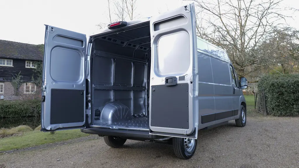 Vauxhall Movano 3500 L3 Electric FWD 205KW 110Kwh H2 Van Prime Auto 22KW