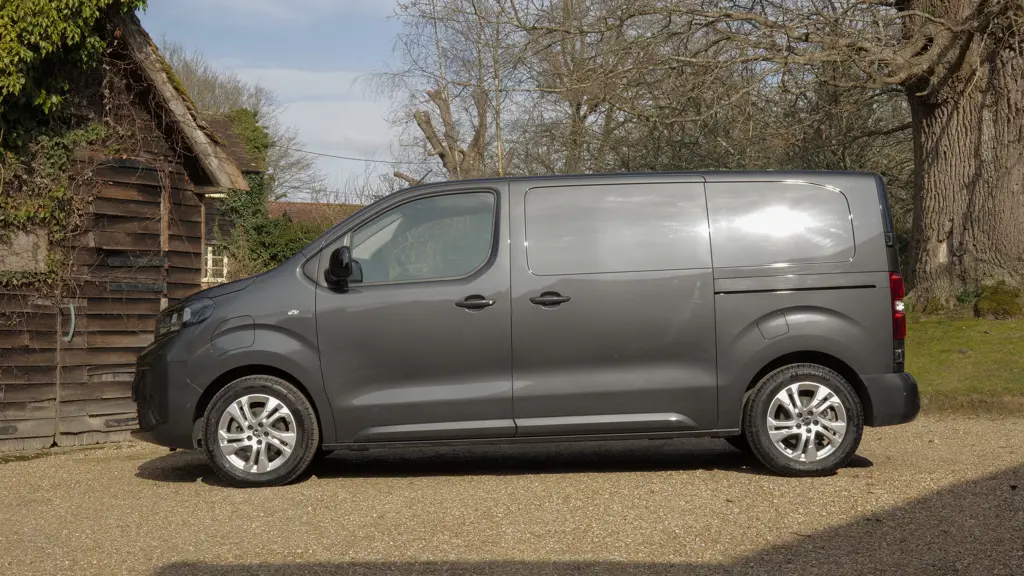 Vauxhall Vivaro Diesel 2.0 Turbo D 145 Prime H1 Double CAB