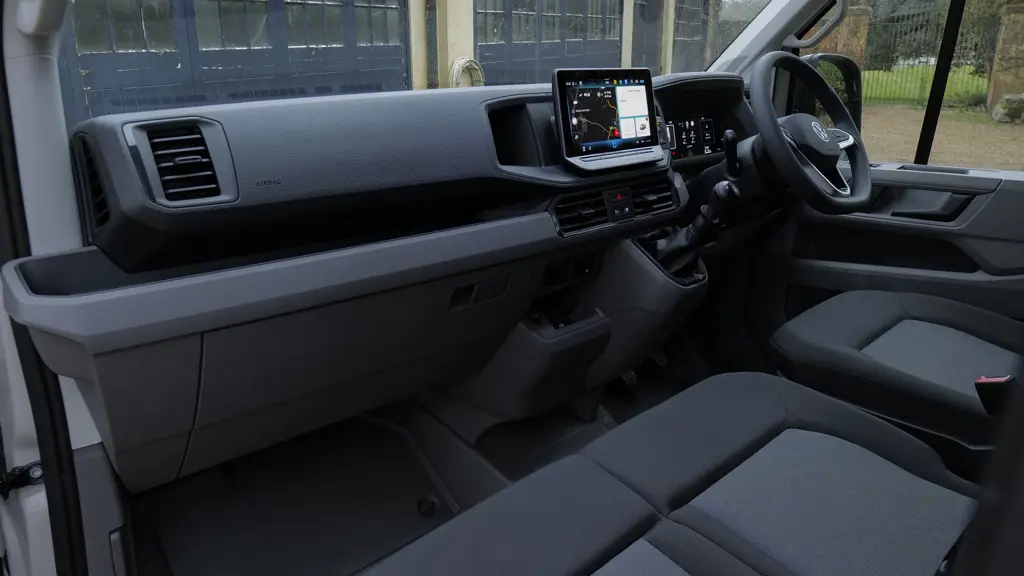 Volkswagen Crafter CR35 LWB Diesel FWD 2.0 TDI 140PS Commerce ETG Luton Tail Lift Auto