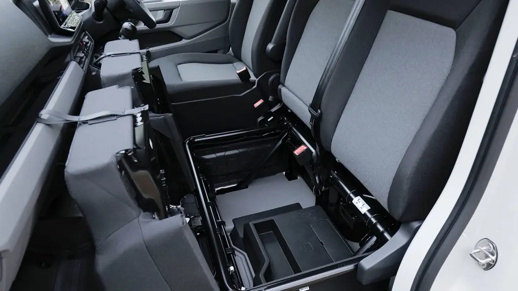 Volkswagen Crafter CR35 LWB Diesel FWD 2.0 TDI 140PS Commerce ETG Luton Tail Lift Auto