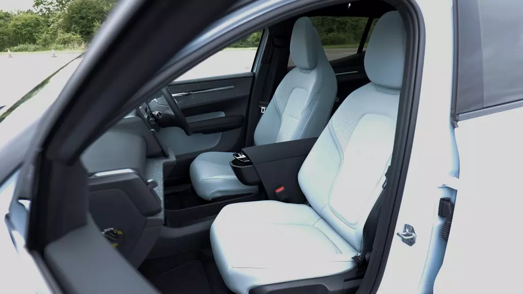 Volvo EX30 200kW SM Extended Range Ultra 69kWh 5dr Auto