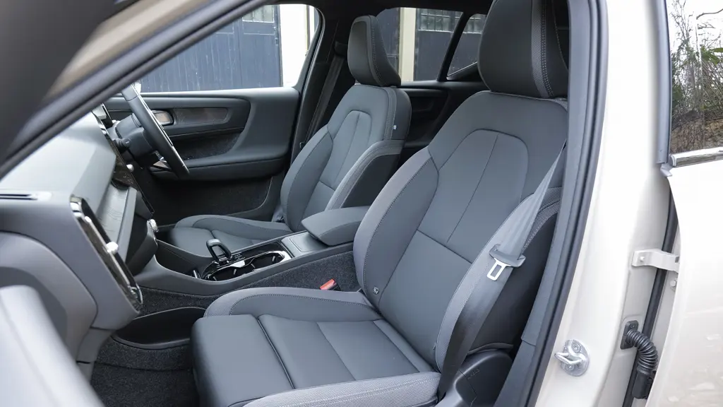 Volvo EX40 185kW Ext Range Plus Black Editon 78kWh 5dr Auto