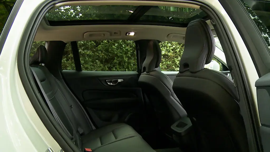 Volvo V60 2.0 B4P Plus Dark 5dr Auto 7 speed