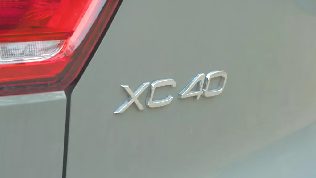 Volvo XC40 2.0 B3P Core 5dr Auto