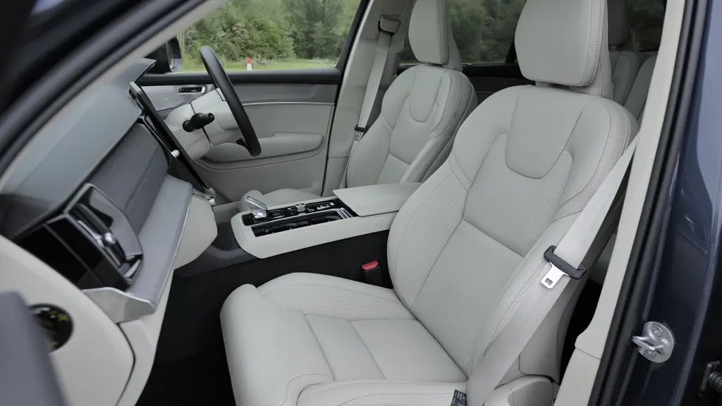 Volvo XC90 2.0 B5P Plus Dark 5dr AWD Geartronic