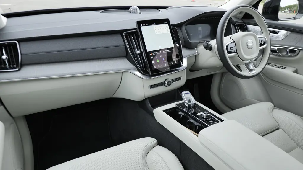 Volvo XC90 2.0 B5P Plus Dark 5dr AWD Geartronic