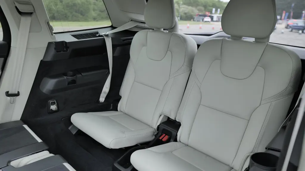 Volvo XC90 2.0 B5P Plus Dark 5dr AWD Geartronic